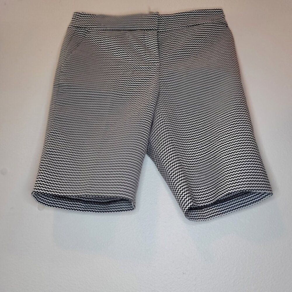 NWT Chic Ann Taylor Black White Bermuda Shorts Size 6